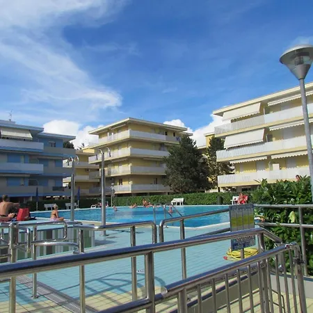 Homely With Shared Pools - Beahost *