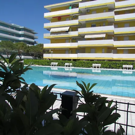 Homely With Shared Pools - Beahost Lägenhet Bibione