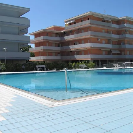Lägenhet Homely With Shared Pools - Beahost *