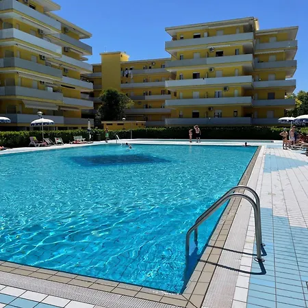Homely With Shared Pools - Beahost *