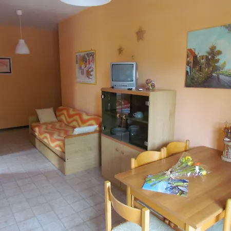 Homely Apartment With Shared Pools - Beahost Apartment